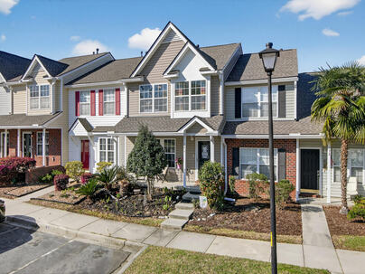 Photo 1 of 25 : 131 Hornby Circle