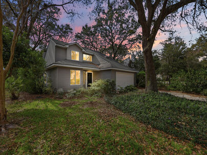 Photo 1 of 25 : 1364 Center Lake Drive