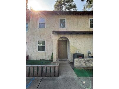 Photo 1 of 11 : 400 William Hilton Parkway, #105