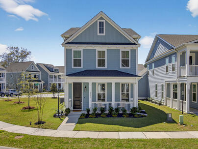 Photo 1 of 25 : 2041 Blue Bayou Boulevard