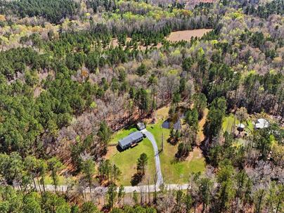 Photo 1 of 25 : 151 Della Lane