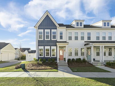 Photo 1 of 25 : 627 Southview Lane