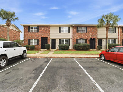 Photo 1 of 25 : 415 Parkdale Drive, #10b