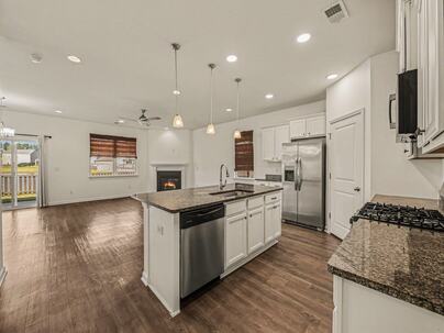 Photo 1 of 25 : 621 Wayton Circle