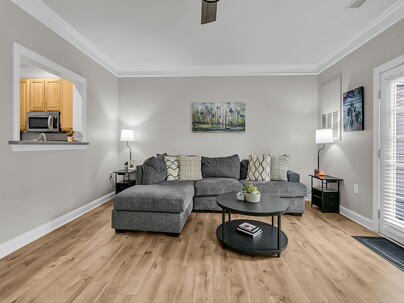 Photo 1 of 25 : 945 Estates Boulevard, #D