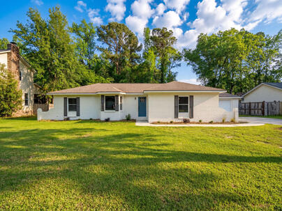 Photo 1 of 25 : 230 Smythe Drive