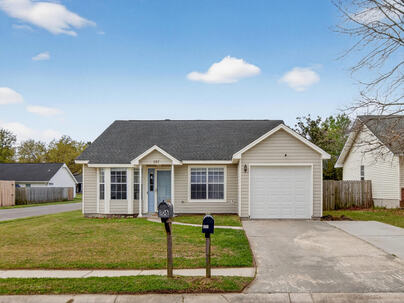 Photo 1 of 25 : 107 Two Hitch Road