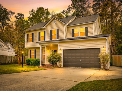 Photo 1 of 25 : 334 Camelot Drive