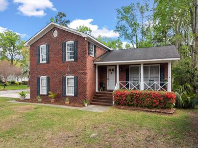 Photo 1 of 25 : 20 Lombardi Lane