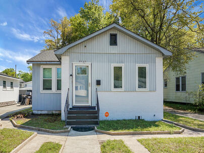 Photo 1 of 25 : 2135 Dorchester Road