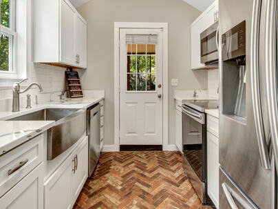 Photo 1 of 25 : 2104 Razorback Lane