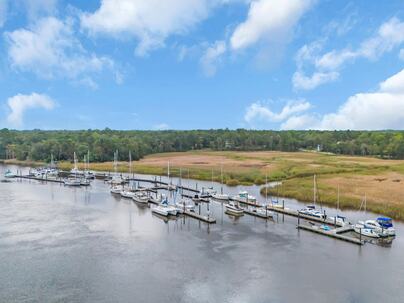 Photo 1 of 25 : 255 Madison Drive