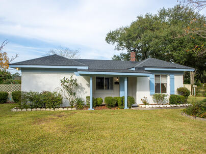 Photo 1 of 25 : 1744 Brantley Drive