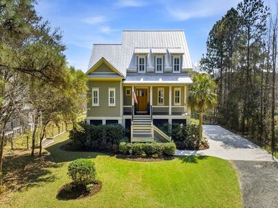 Photo 1 of 25 : 7539 Ladys Secret Lane