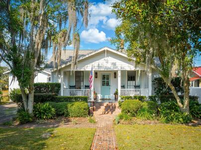 Photo 1 of 25 : 212 Live Oak Drive