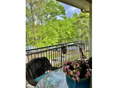 Photo 1 of 25 : 121 Ballard Lane