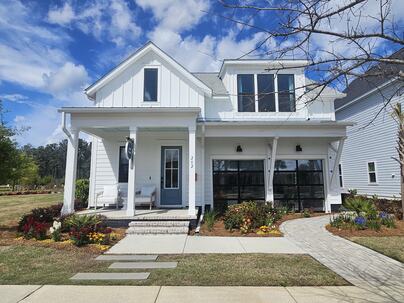 Photo 1 of 25 : 427 Brightside Trail