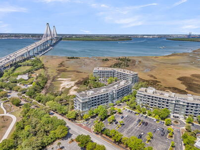 Photo 1 of 25 : 221 Cooper River Drive