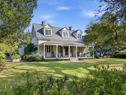 Photo 1 of 25 : 2320 Middle Street