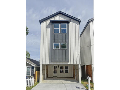 Photo 1 of 25 : 2016 Comstock Avenue