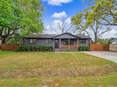 Photo 1 of 25 : 1328 Hermitage Avenue