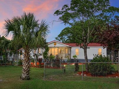 Photo 1 of 25 : 135 General Washington Boulevard