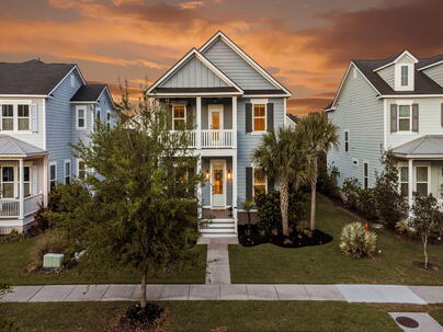 Photo 1 of 25 : 1694 Banning Street