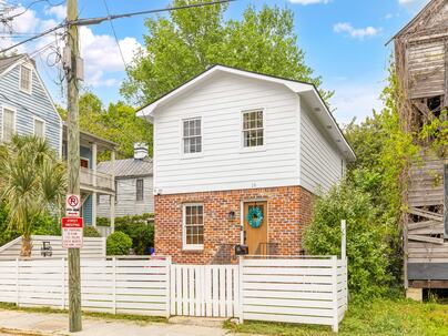 Photo 1 of 24 : 16 Amherst Street