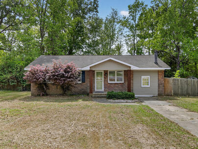 Photo 1 of 25 : 221 Forest Circle