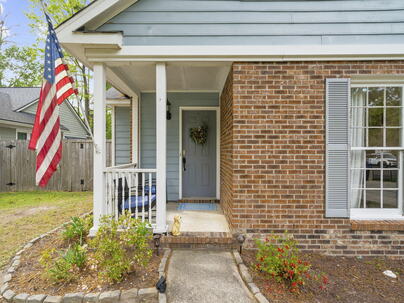 Photo 1 of 22 : 121 Mill Pond Court