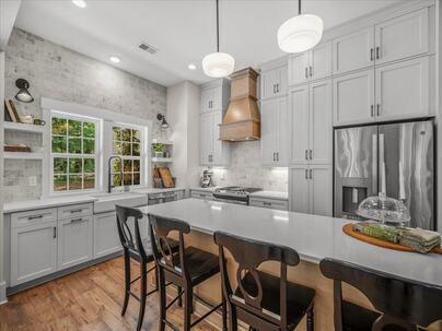 Photo 1 of 25 : 32 Middleton Oaks Road