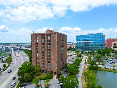 Photo 1 of 25 : 14 Lockwood Drive, #Apt 3h