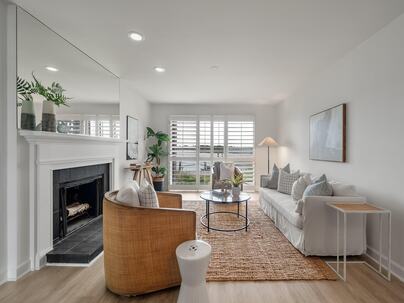 Photo 1 of 25 : 1931 Marsh Oak Lane, #1931