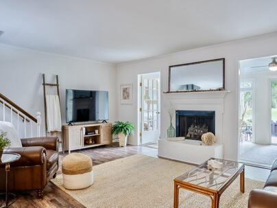 Photo 1 of 25 : 1705 Ventura Place