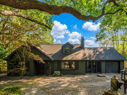 Photo 1 of 25 : 2227 Woodland Shores Road