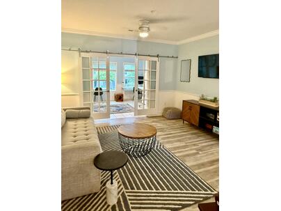 Photo 1 of 23 : 1984 Folly Road, #A107