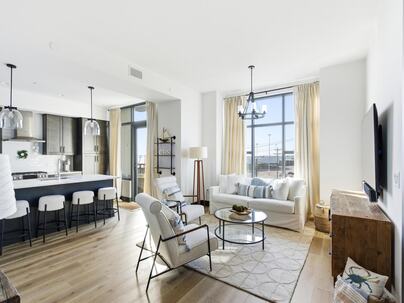 Photo 1 of 25 : 5 Gadsdenboro Street, #Apt 405