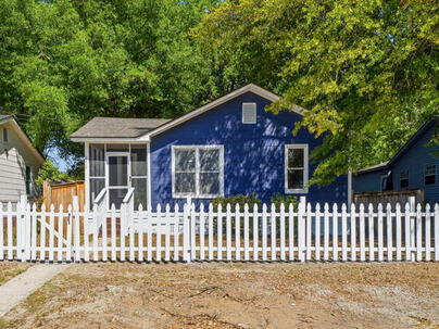 Photo 1 of 25 : 2217 Cambridge Avenue