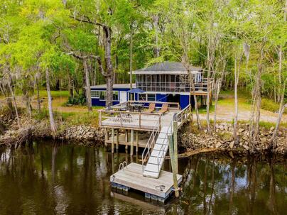 Photo 1 of 25 : 460 Trout Lane