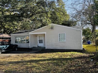 Photo 1 of 9 : 1255 Remount Road