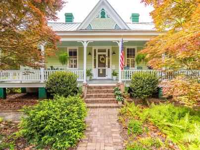 Photo 1 of 25 : 317 Sumter Avenue