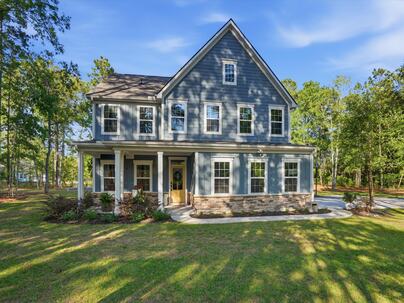 Photo 1 of 25 : 1024 Awendaw Lakes Boulevard