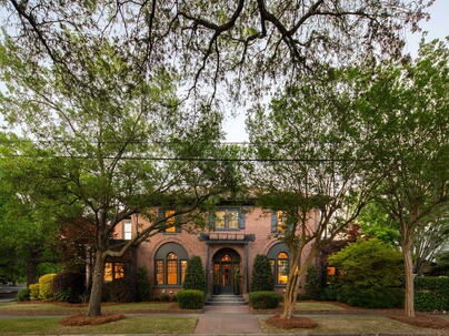 Photo 1 of 25 : 56 Parkwood Avenue