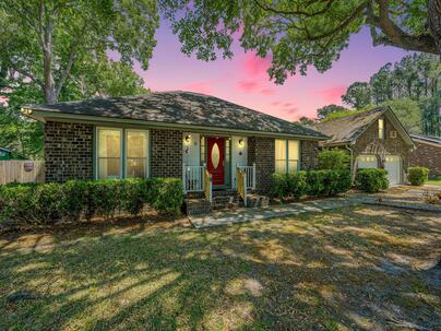 Photo 1 of 25 : 6 Hunters Forest Drive