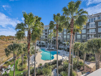 Photo 1 of 25 : 361 Cooper River Drive