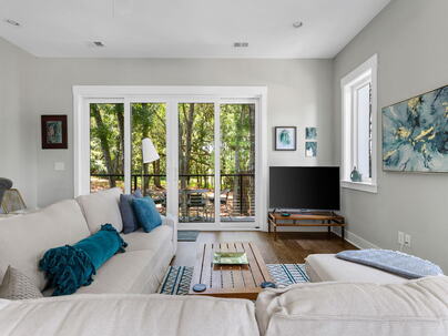 Photo 1 of 25 : 4069 Rhett Avenue