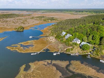 Photo 1 of 25 : 127 Drew Lane