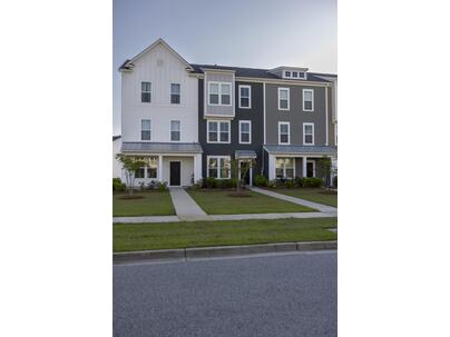 Photo 1 of 25 : 170 Yorkshire Drive, #8