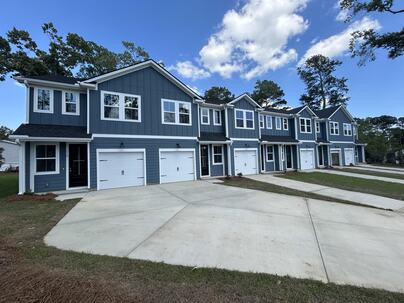 Photo 1 of 25 : 121 Berry Shoals Drive