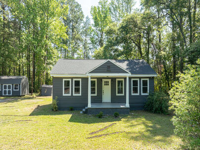 Photo 1 of 25 : 1586 Highway 15